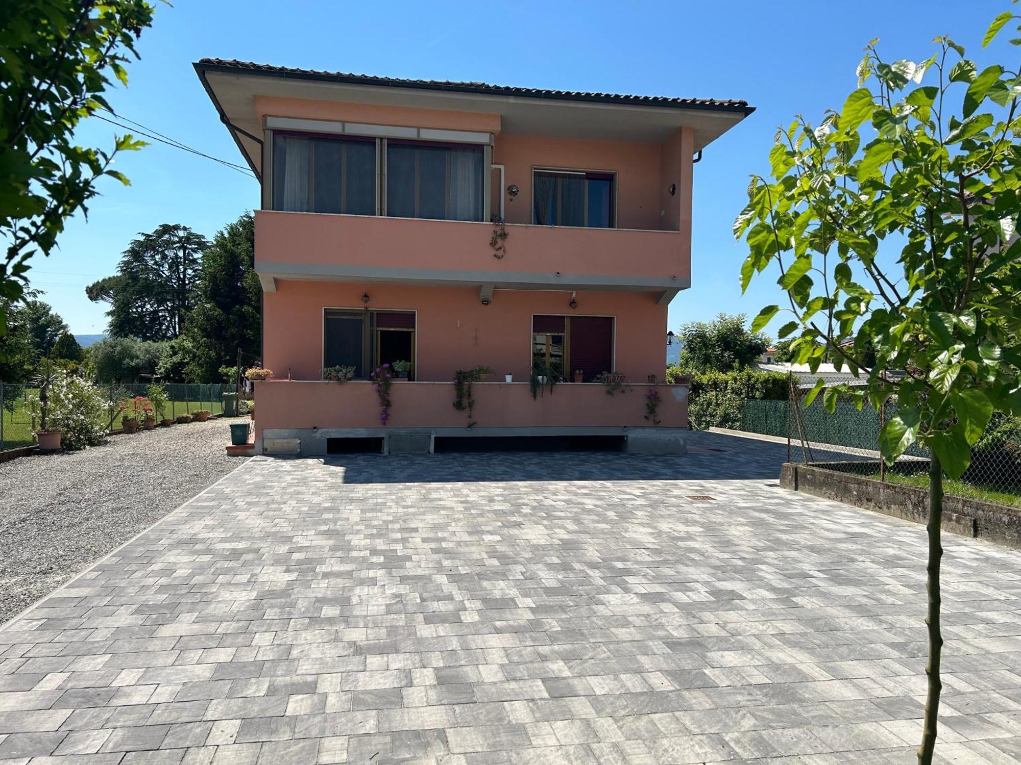 דירות לוקה Albi'S House,Terrazza ,Wi-Fi, Parcheggio, Ac מראה חיצוני תמונה